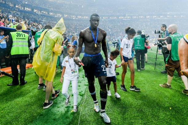 霍伊伦通过 霍伊伦通过